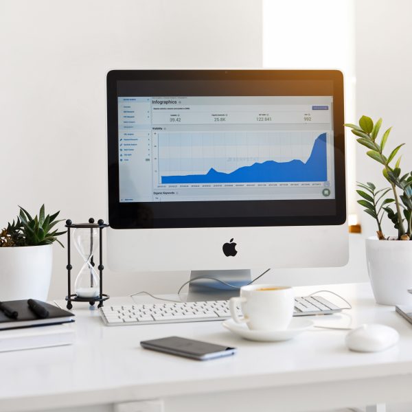 apple-devices-books-business-572056.jpg